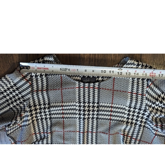 Violet B Woman's Houndstooth W/ Red Accent Dress Size 1X Stretch Bell Sleeves. - Picture 9 of 16